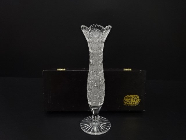 JAPANESE COLLECTIBLE / BOHEMIA FLOWER VASE (25 CM)